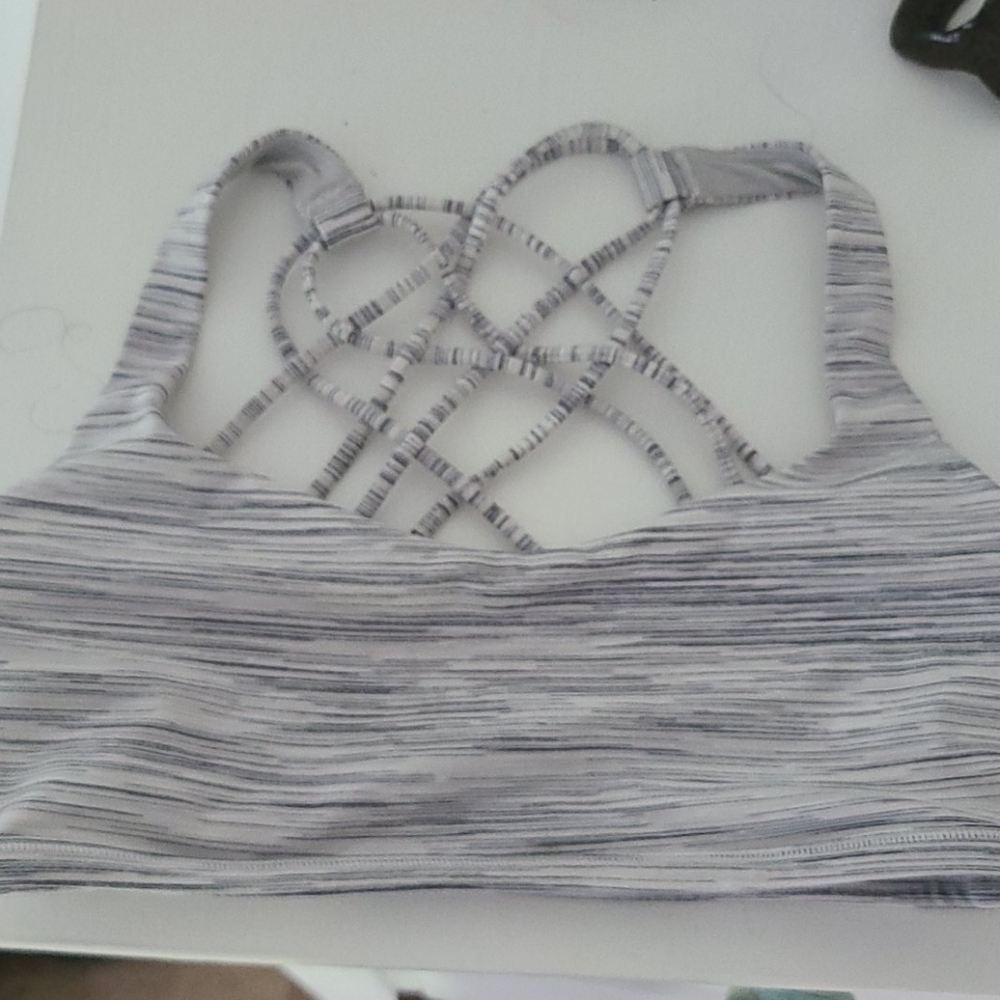 Lululemon Free to Be bra size 6